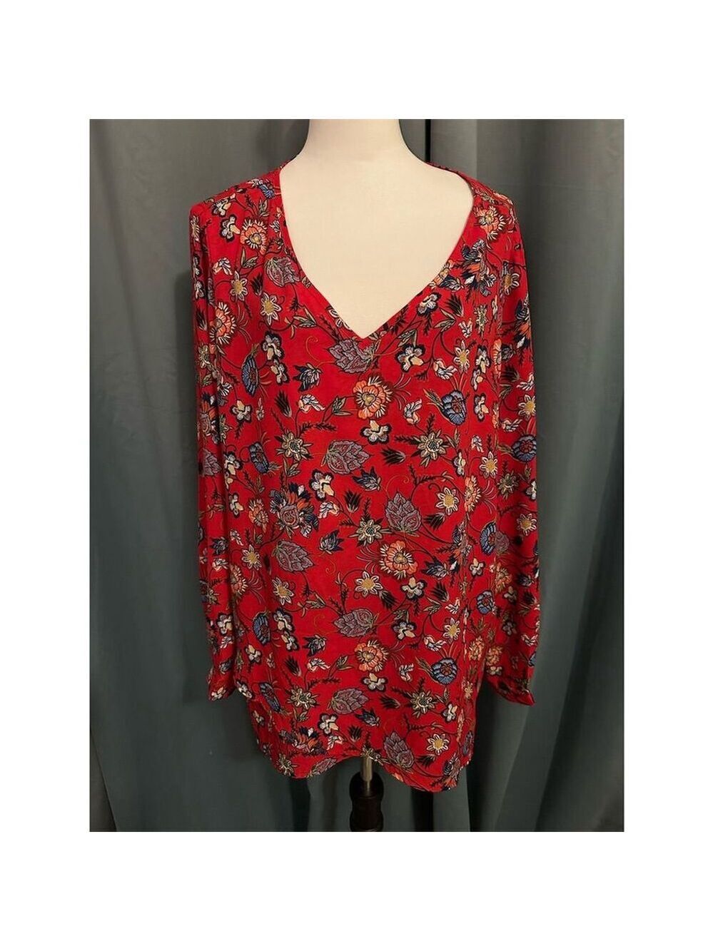 Chelsea & Theodore Women's 2XL Red Floral V-Neck Long Sleeve Blouse